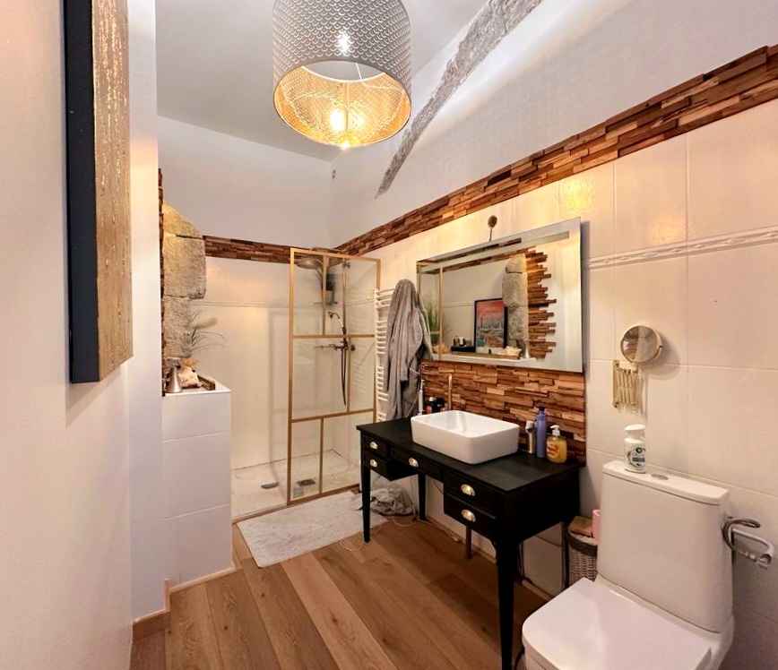 4 Bed, 2 Bath, ApartmentFor Sale, Sete, Herault, Languedoc-Roussillon, 34200