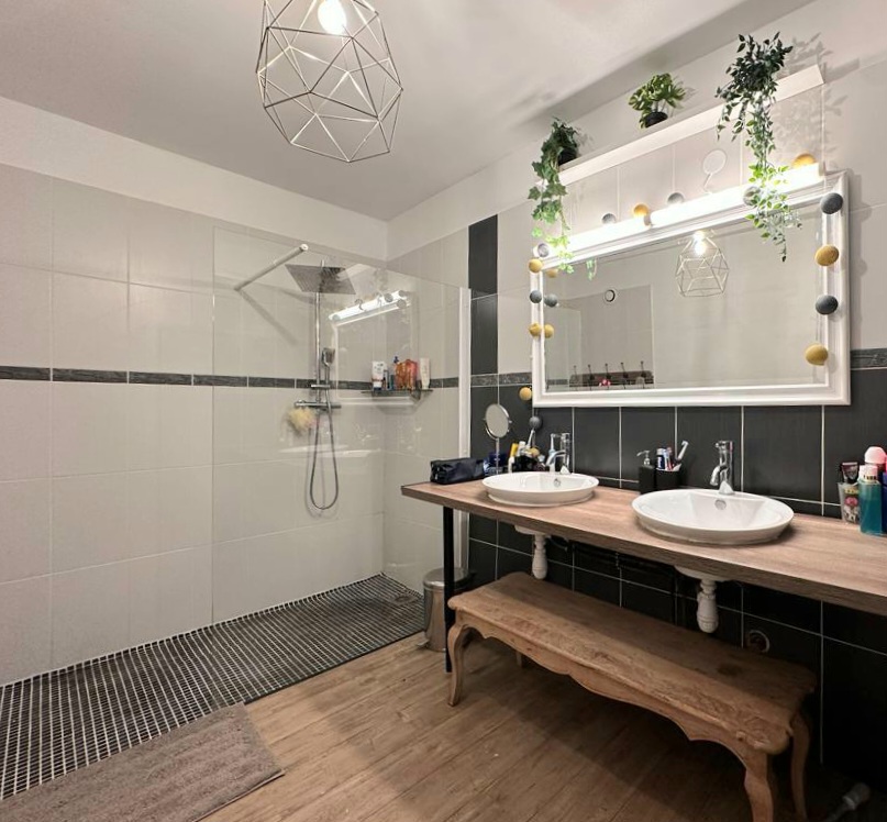 4 Bed, 2 Bath, ApartmentFor Sale, Sete, Herault, Languedoc-Roussillon, 34200