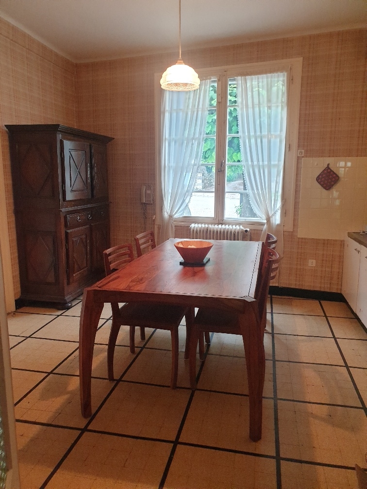 3 Bed, 1 Bath, HouseFor Sale, Lauzun, Lot-et-Garonne, Aquitaine, 47410