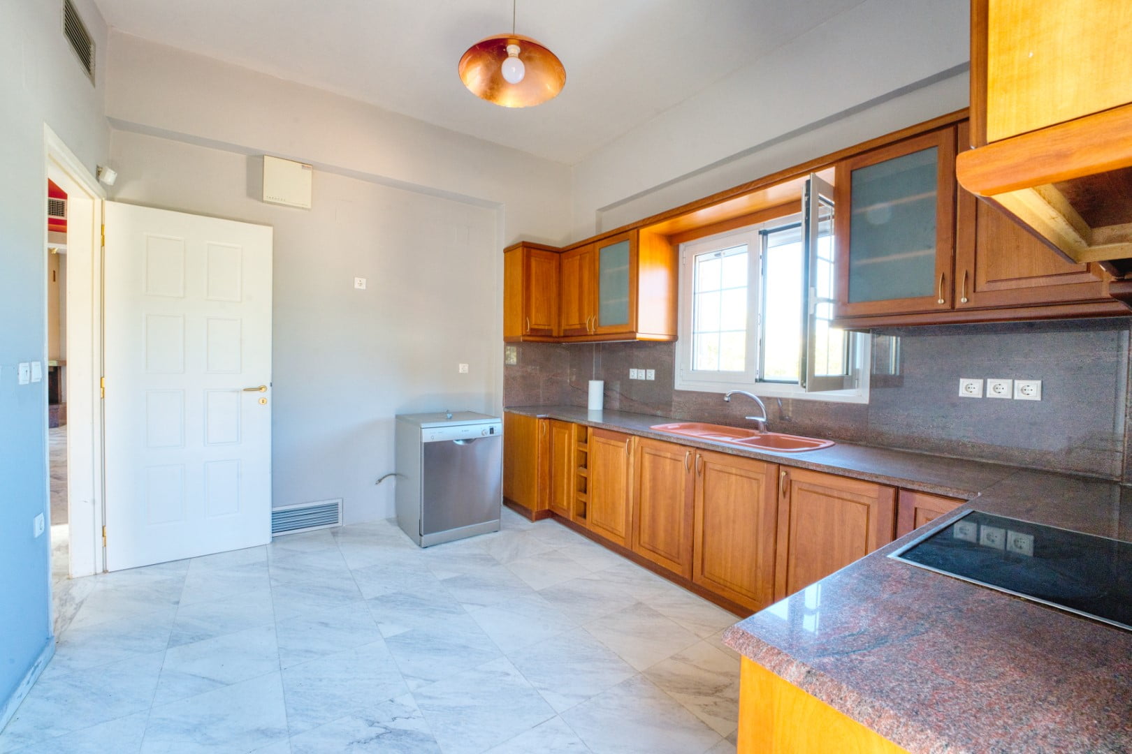 5 Bed, 2 Bath, HouseFor Sale, Chania, Crete, 73100