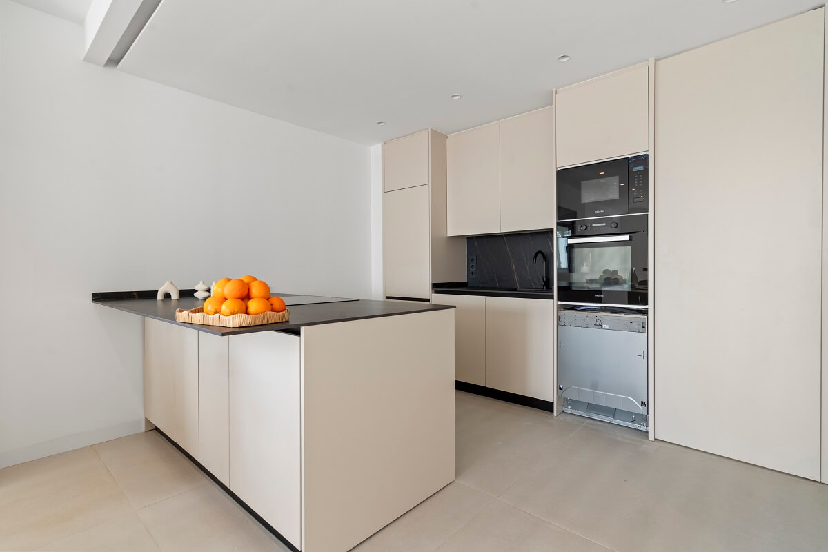 4 Bed, 4 Bath, ApartmentFor Sale, Estepona, Malaga