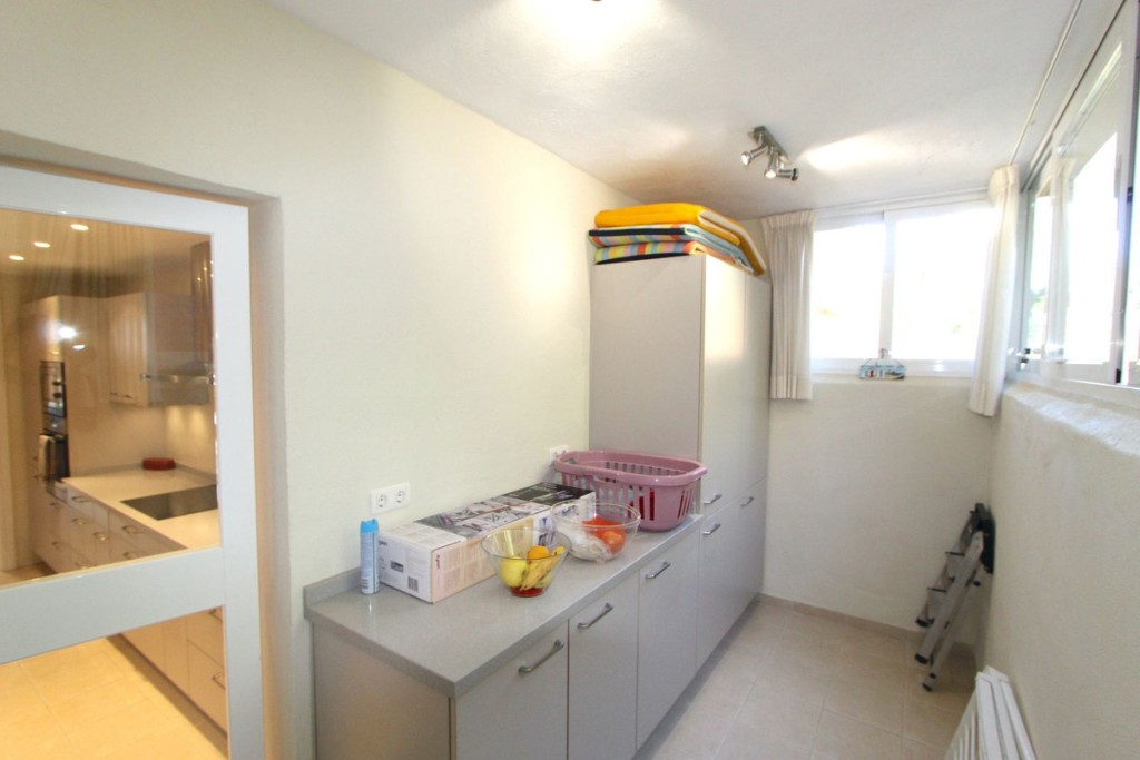 3 Bed, 2 Bath, ApartmentFor Sale, Elviria, Malaga