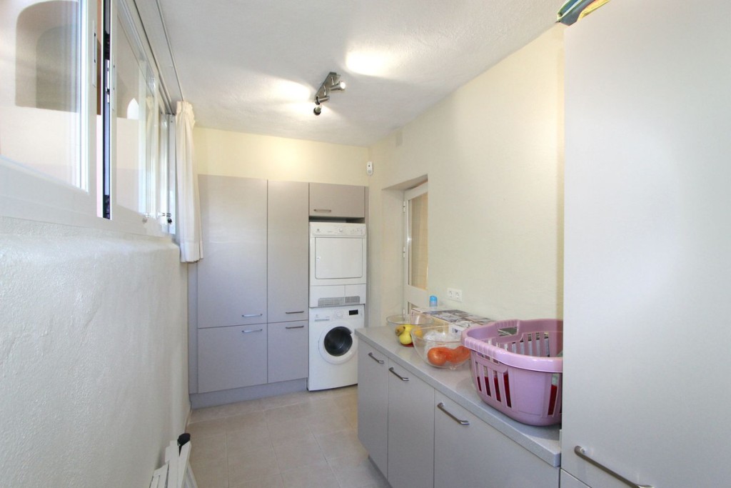 3 Bed, 2 Bath, ApartmentFor Sale, Elviria, Malaga