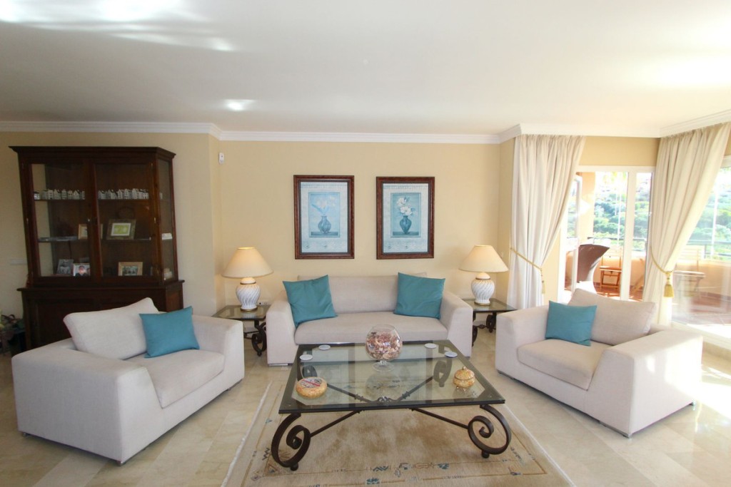 3 Bed, 2 Bath, ApartmentFor Sale, Elviria, Malaga