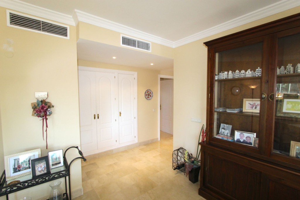 3 Bed, 2 Bath, ApartmentFor Sale, Elviria, Malaga