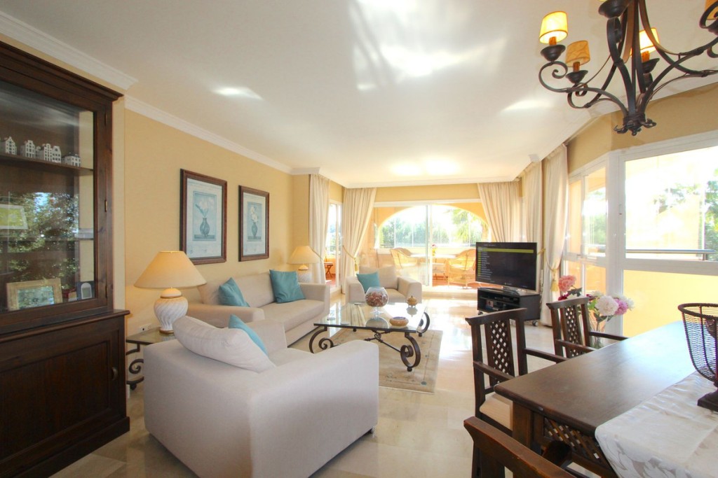 3 Bed, 2 Bath, ApartmentFor Sale, Elviria, Malaga