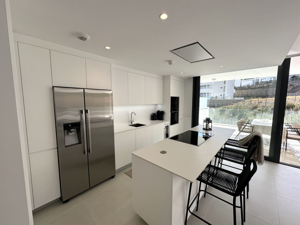 3 Bed, 2 Bath, ApartmentFor Sale, Fuengirola, Malaga