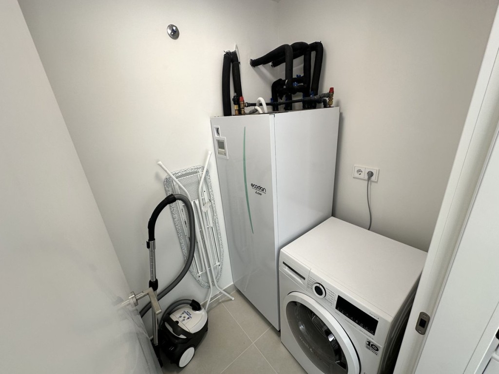 3 Bed, 2 Bath, ApartmentFor Sale, Fuengirola, Malaga