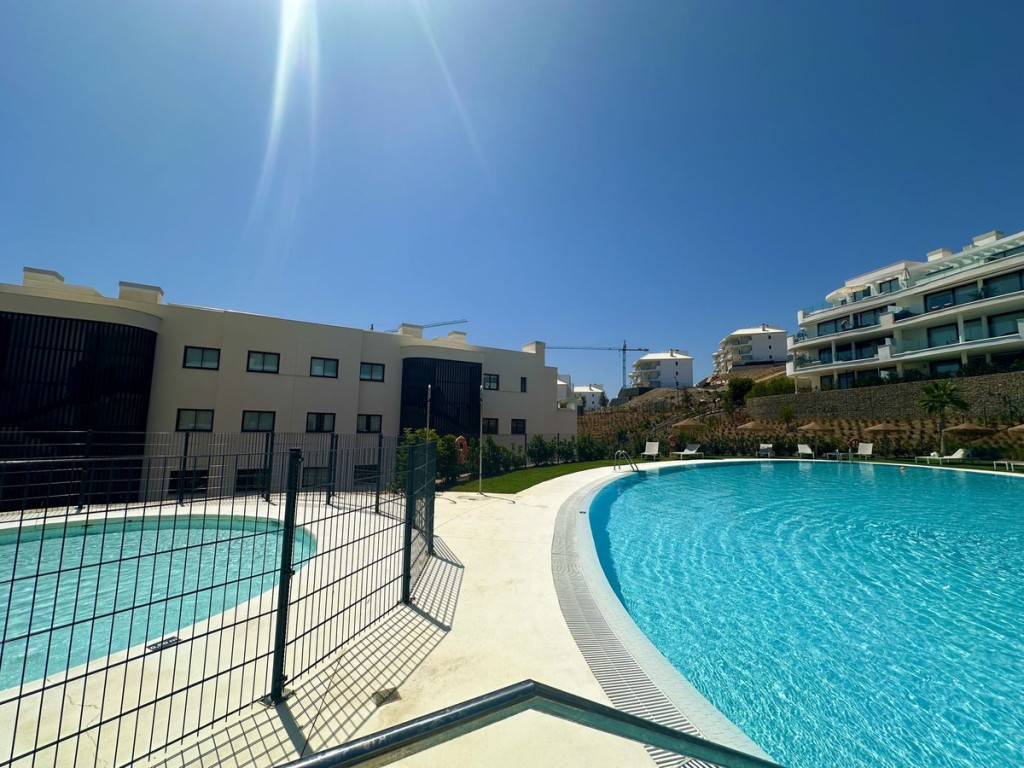 3 Bed, 2 Bath, ApartmentFor Sale, Fuengirola, Malaga
