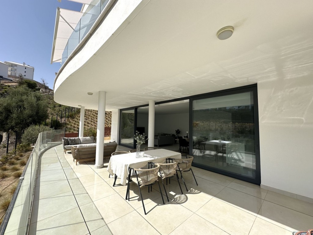 3 Bed, 2 Bath, ApartmentFor Sale, Fuengirola, Malaga