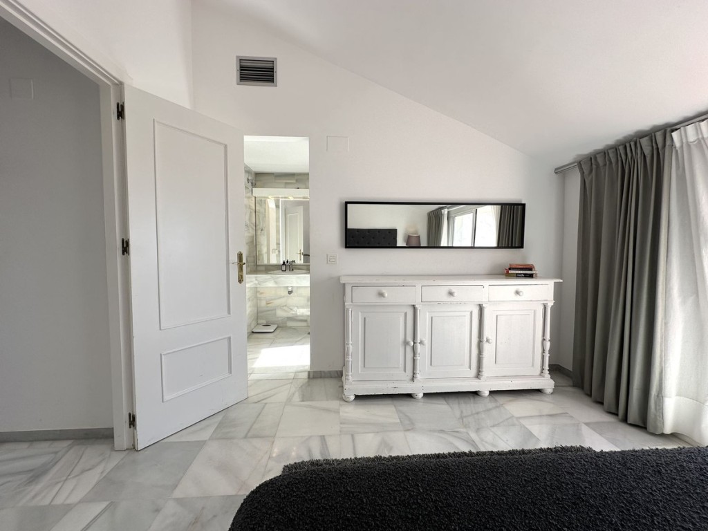 2 Bed, 2 Bath, ApartmentFor Sale, Nueva Andalucia, Malaga