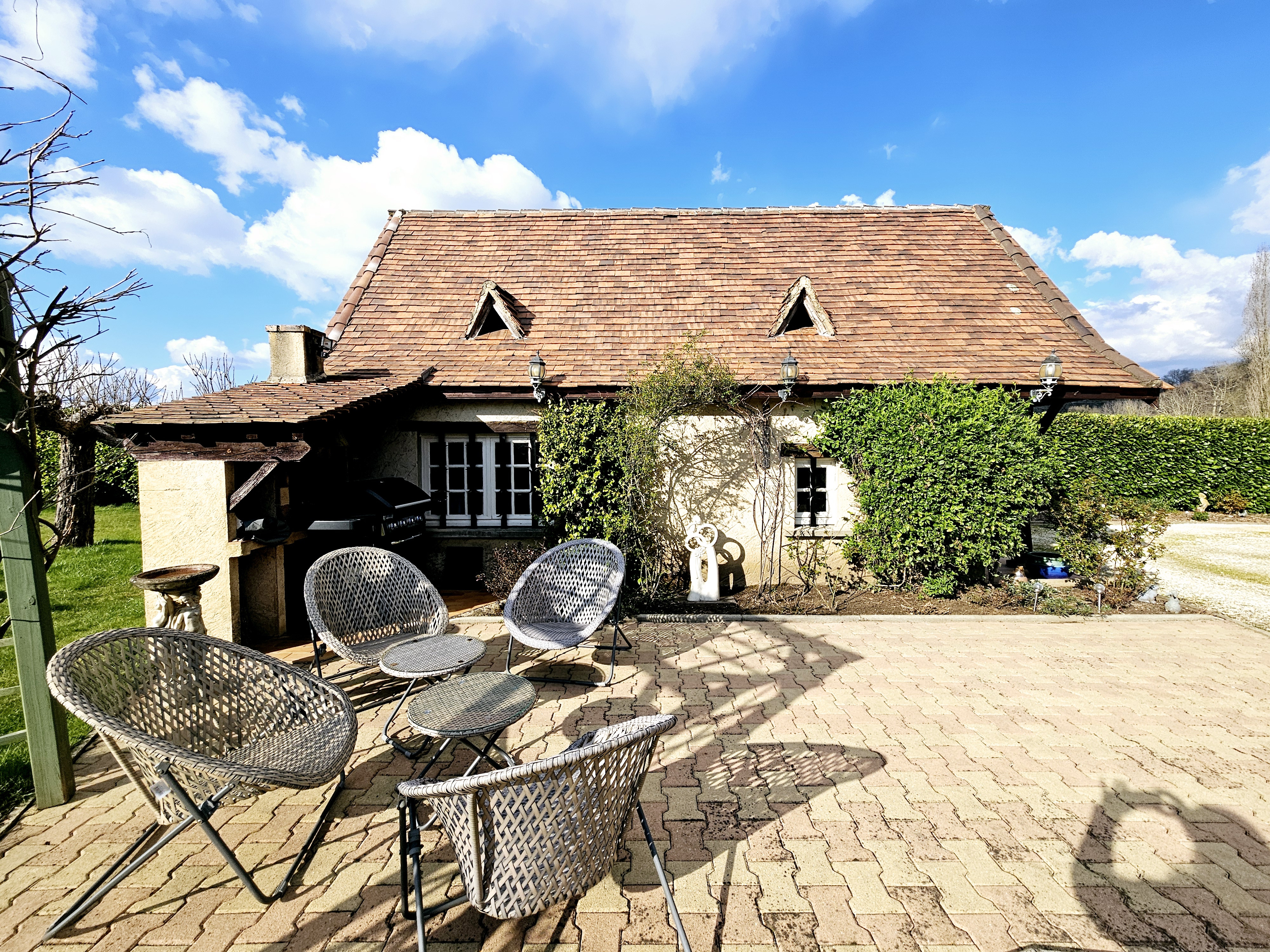 4 Bed, 1 Bath, HouseFor Sale, Lalinde, Dordogne, Aquitaine, 24150