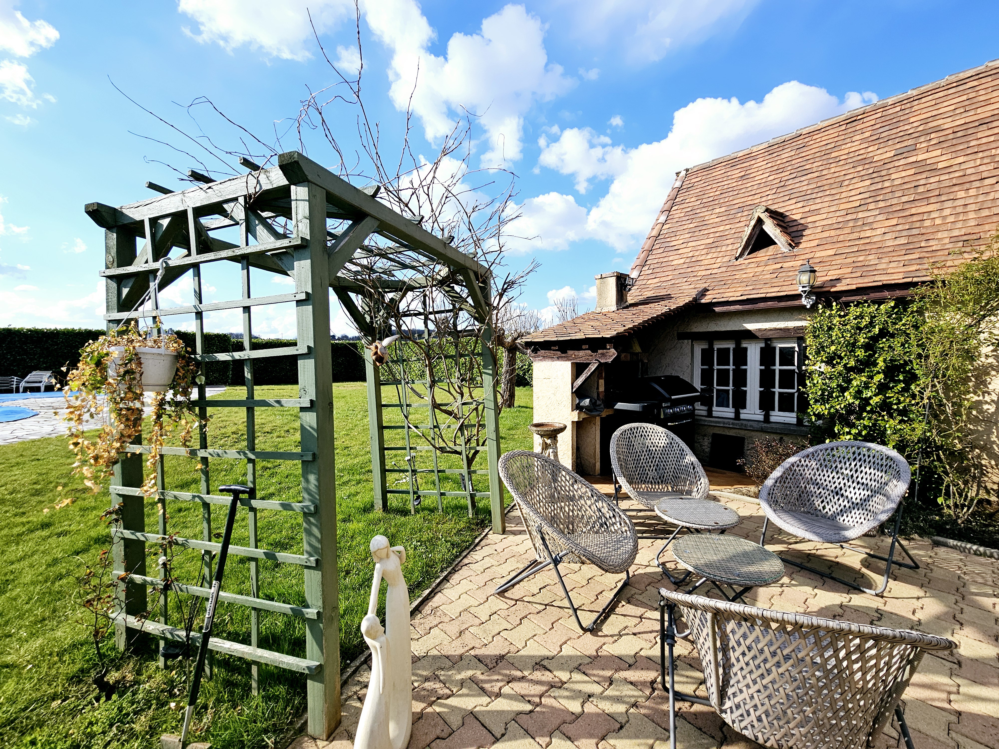 4 Bed, 1 Bath, HouseFor Sale, Lalinde, Dordogne, Aquitaine, 24150