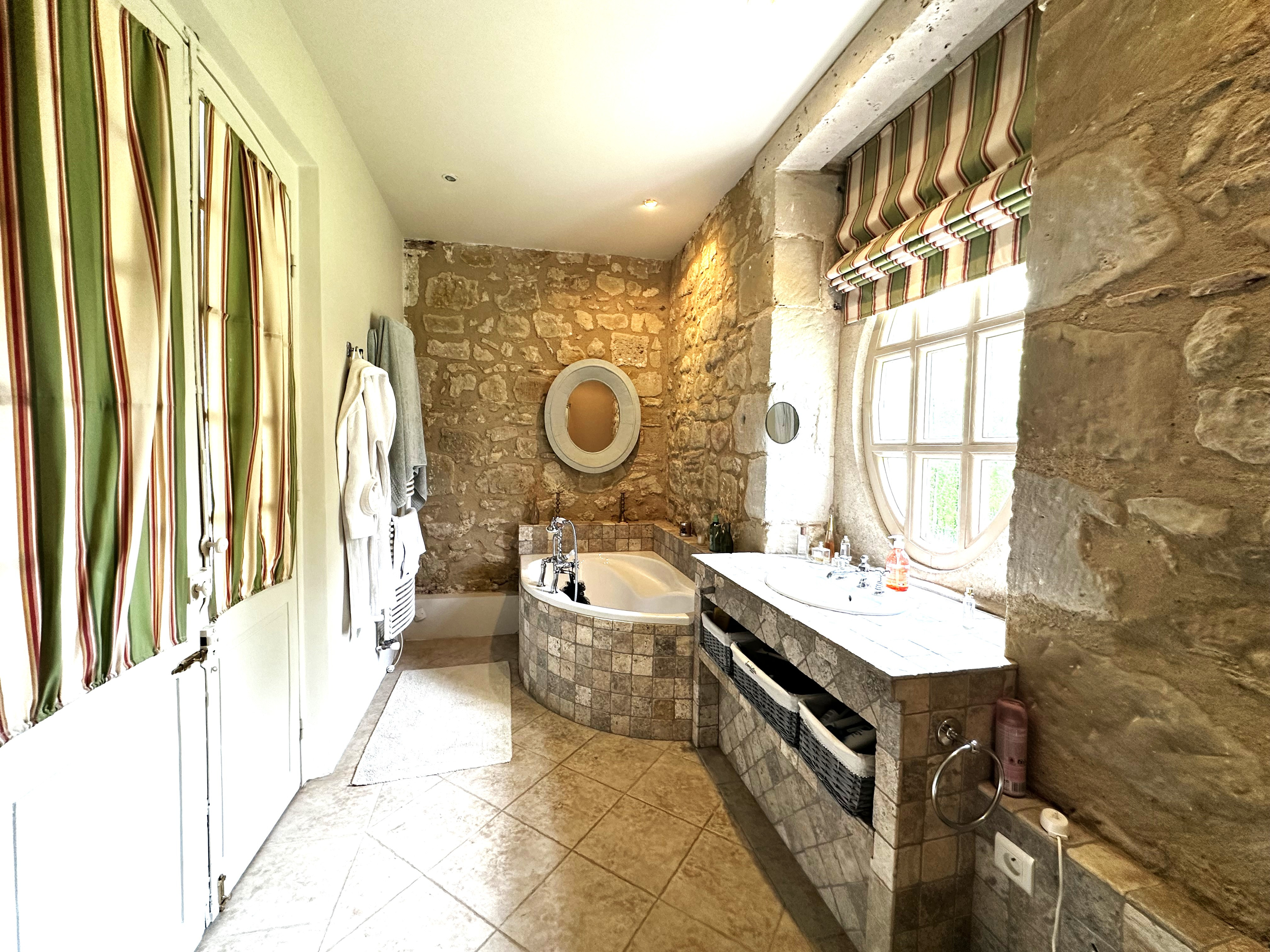 4 Bed, 2 Bath, HouseFor Sale, Cambes, Lot-et-Garonne, Aquitaine, 47350