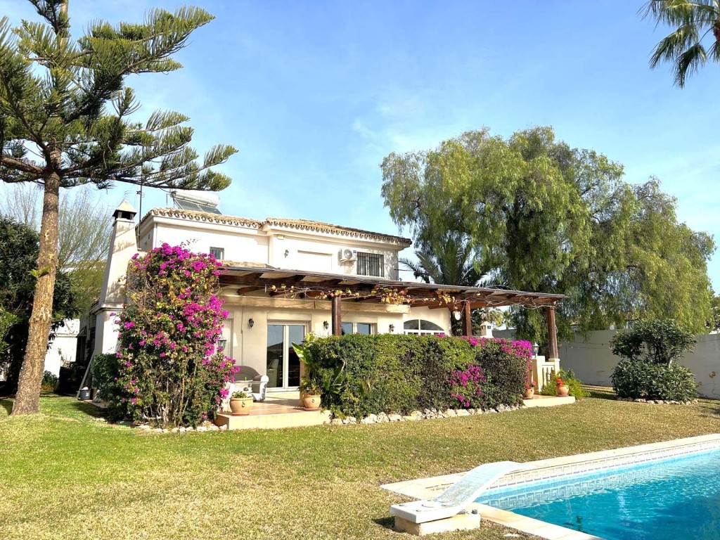 5 Bed, 4 Bath, HouseFor Sale, Calahonda, Malaga
