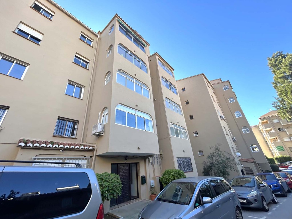 4 Bed, 2 Bath, ApartmentFor Sale, Mijas Costa, Malaga