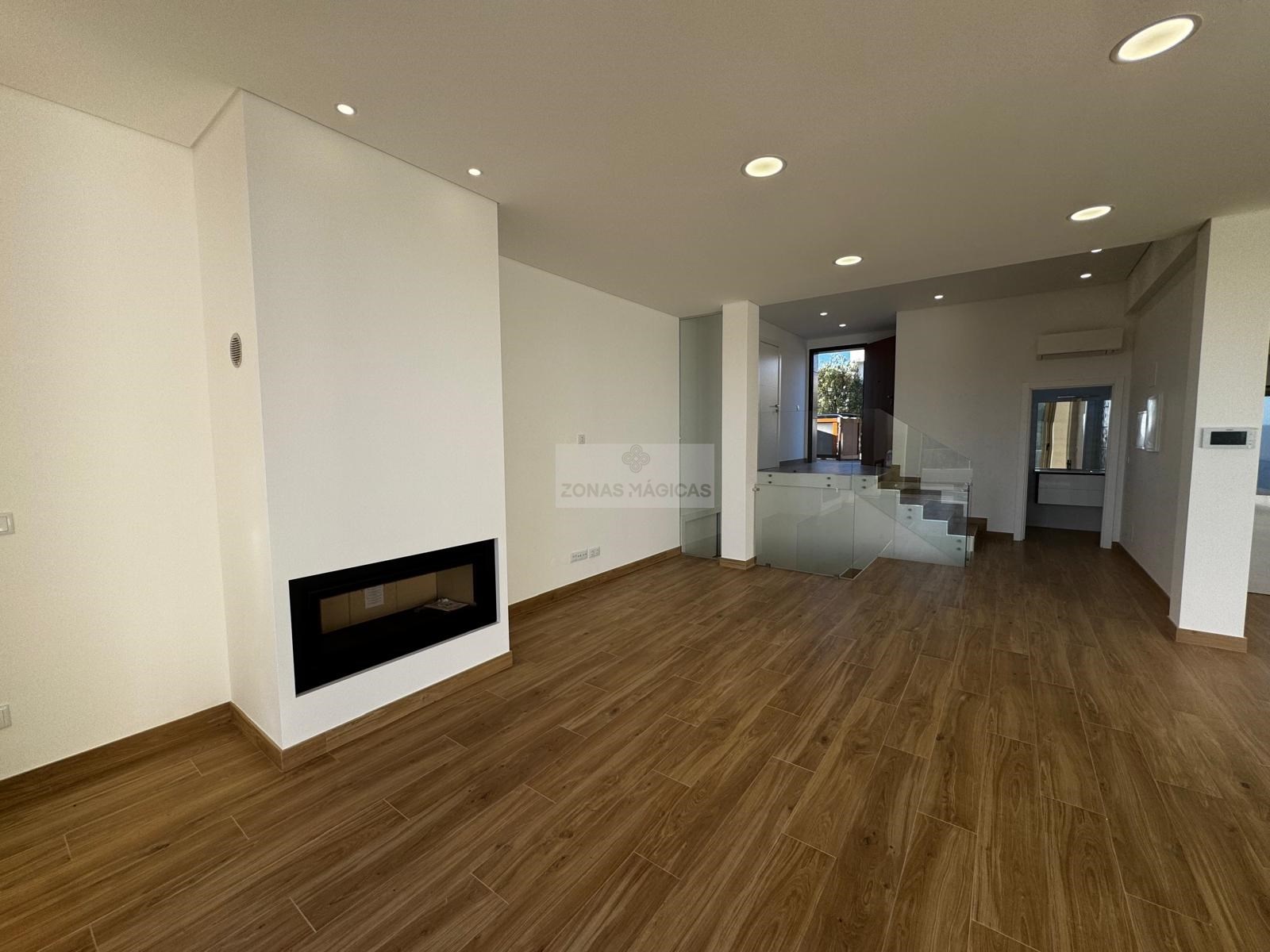 3 Bed, 4 Bath, HouseFor Sale, Mexilhoeira Grande, Portimão, Faro, 8500-130