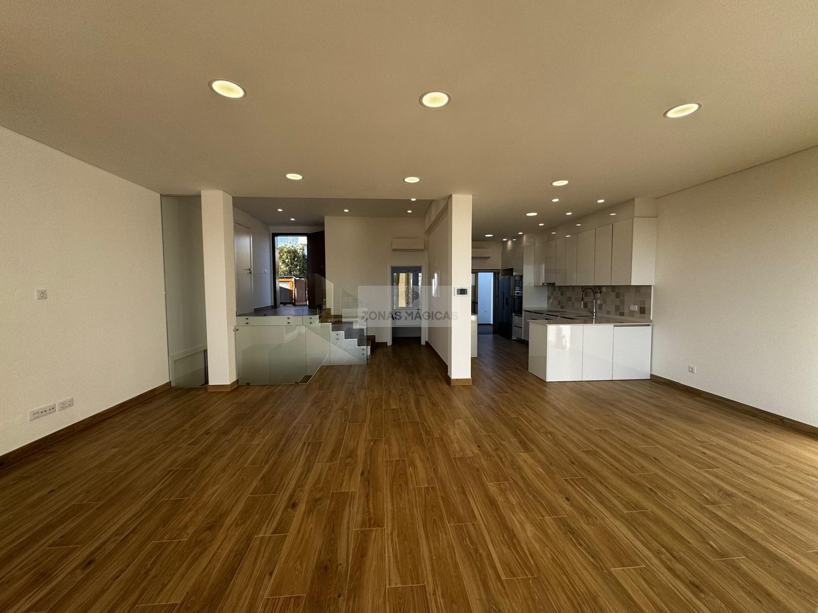 3 Bed, 4 Bath, HouseFor Sale, Mexilhoeira Grande, Portimão, Faro, 8500-130