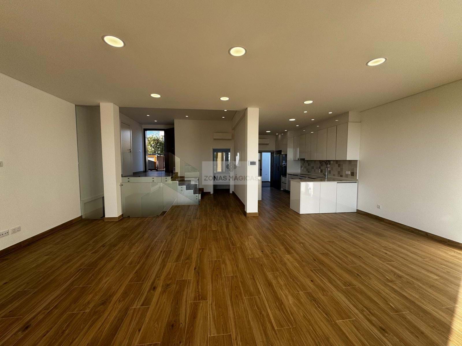 3 Bed, 4 Bath, HouseFor Sale, Mexilhoeira Grande, Portimão, Faro, 8500-130