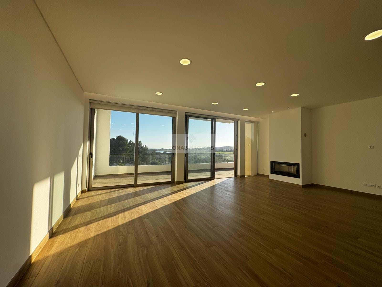 3 Bed, 4 Bath, HouseFor Sale, Mexilhoeira Grande, Portimão, Faro, 8500-130