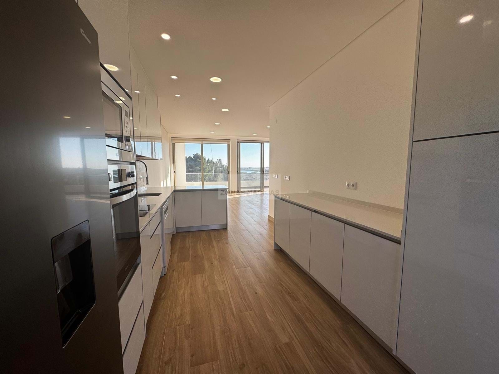 3 Bed, 4 Bath, HouseFor Sale, Mexilhoeira Grande, Portimão, Faro, 8500-130