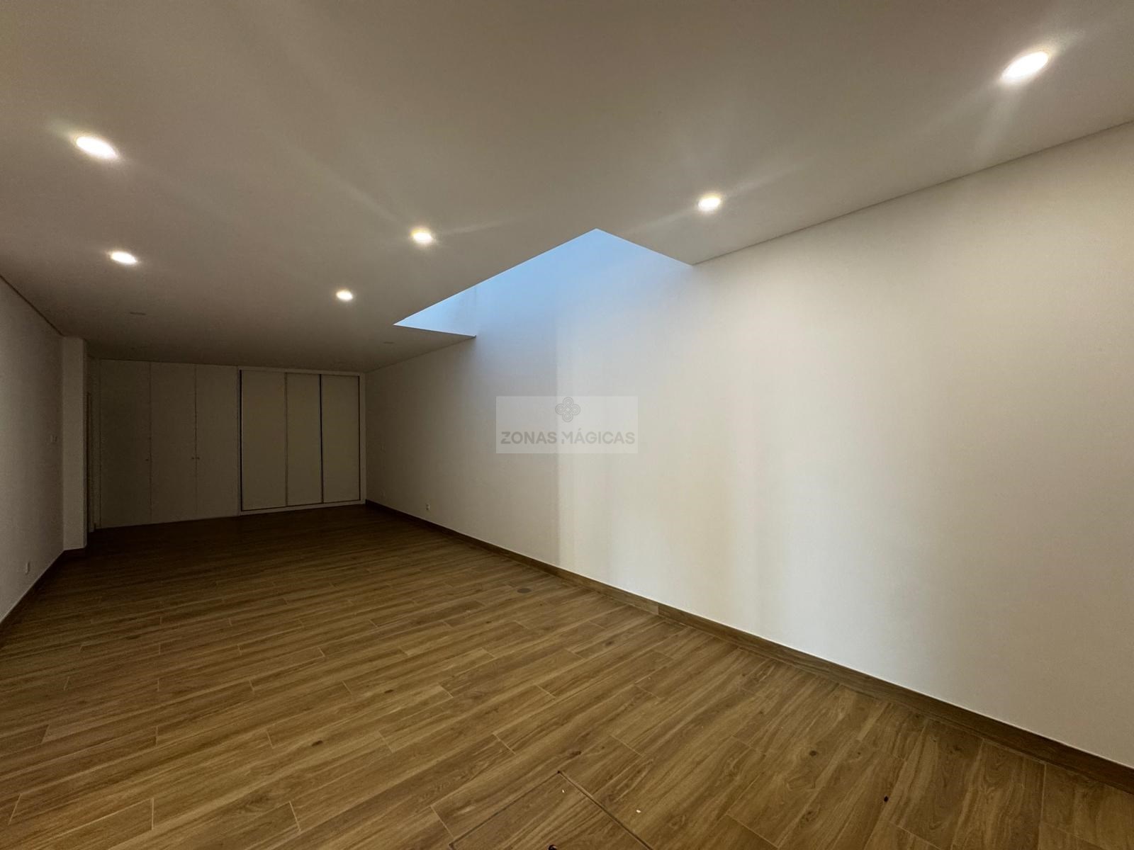 3 Bed, 4 Bath, HouseFor Sale, Mexilhoeira Grande, Portimão, Faro, 8500-130