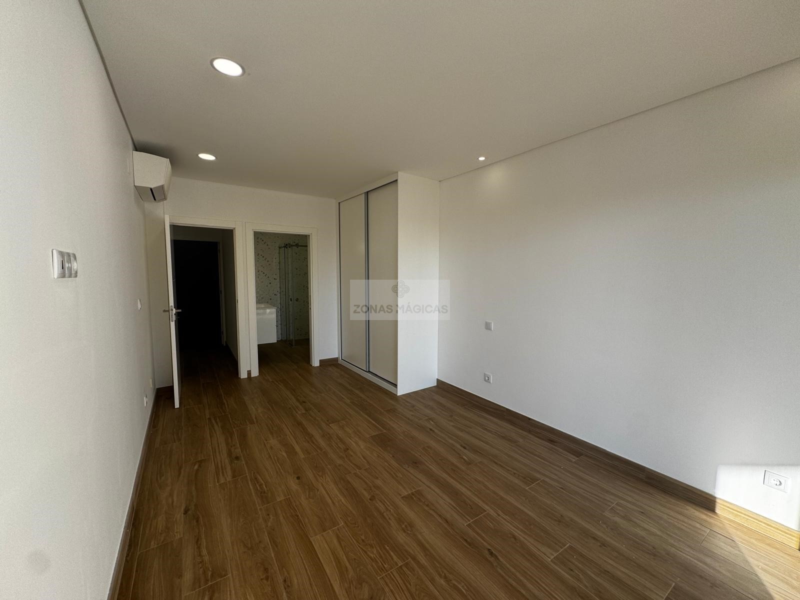 3 Bed, 4 Bath, HouseFor Sale, Mexilhoeira Grande, Portimão, Faro, 8500-130