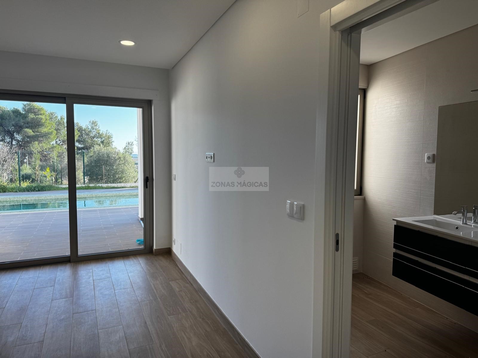 3 Bed, 4 Bath, HouseFor Sale, Mexilhoeira Grande, Portimão, Faro, 8500-130