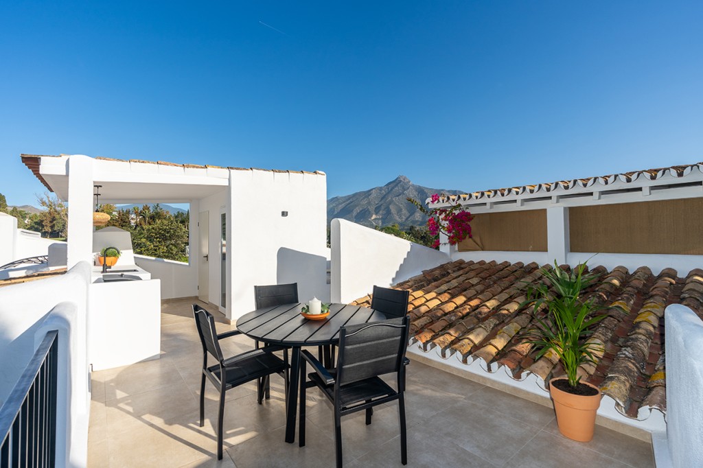 3 Bed, 2 Bath, ApartmentFor Sale, Nueva Andalucia, Malaga