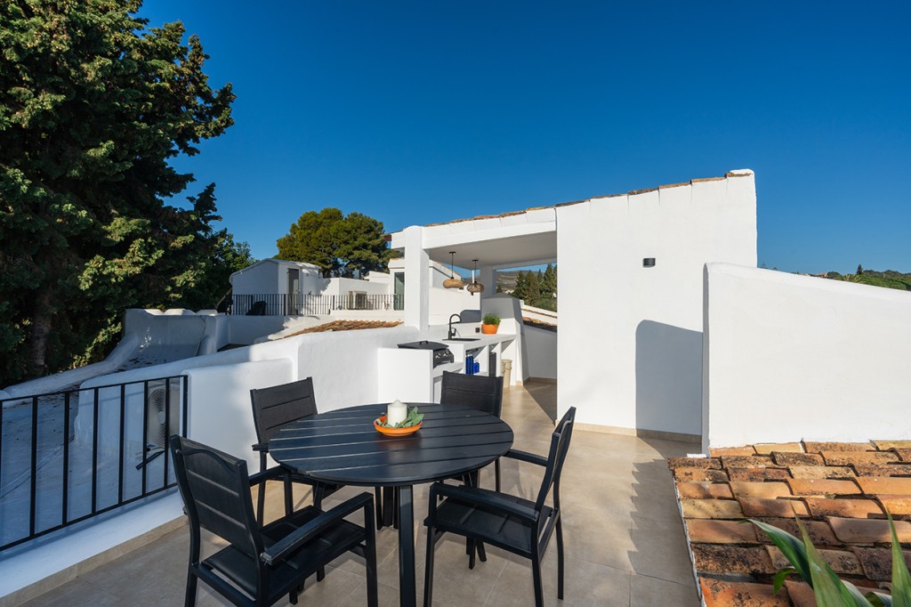 3 Bed, 2 Bath, ApartmentFor Sale, Nueva Andalucia, Malaga