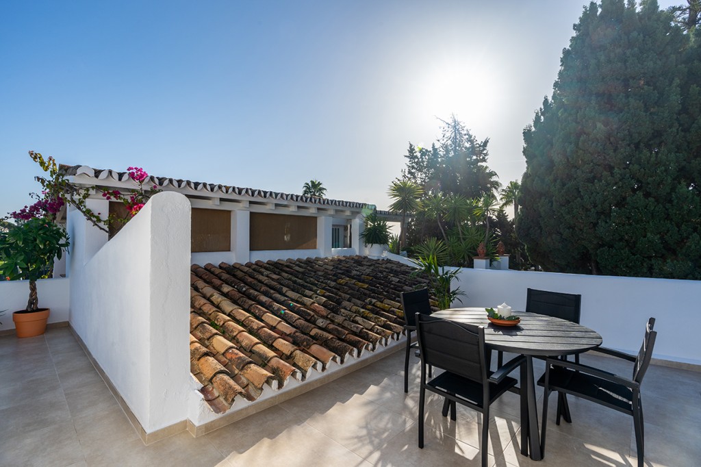 3 Bed, 2 Bath, ApartmentFor Sale, Nueva Andalucia, Malaga