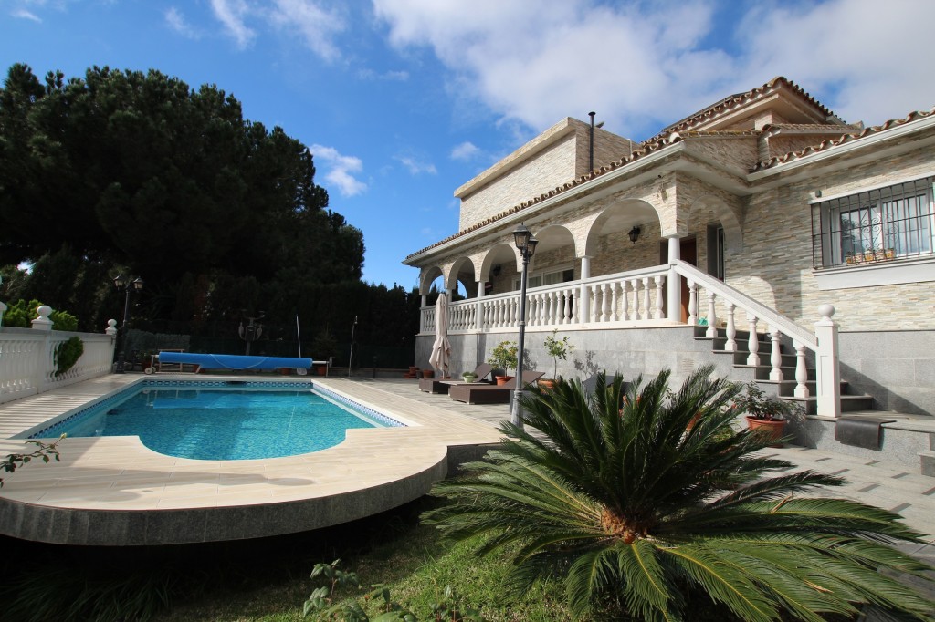 4 Bed, 3 Bath, HouseFor Sale, Marbella, Malaga