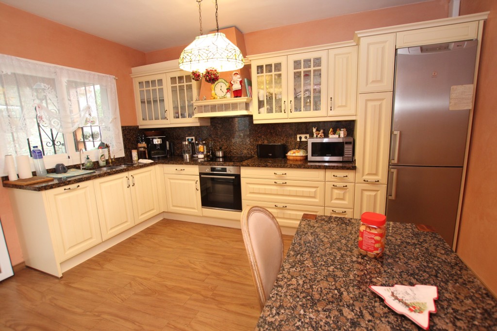 4 Bed, 3 Bath, HouseFor Sale, Marbella, Malaga