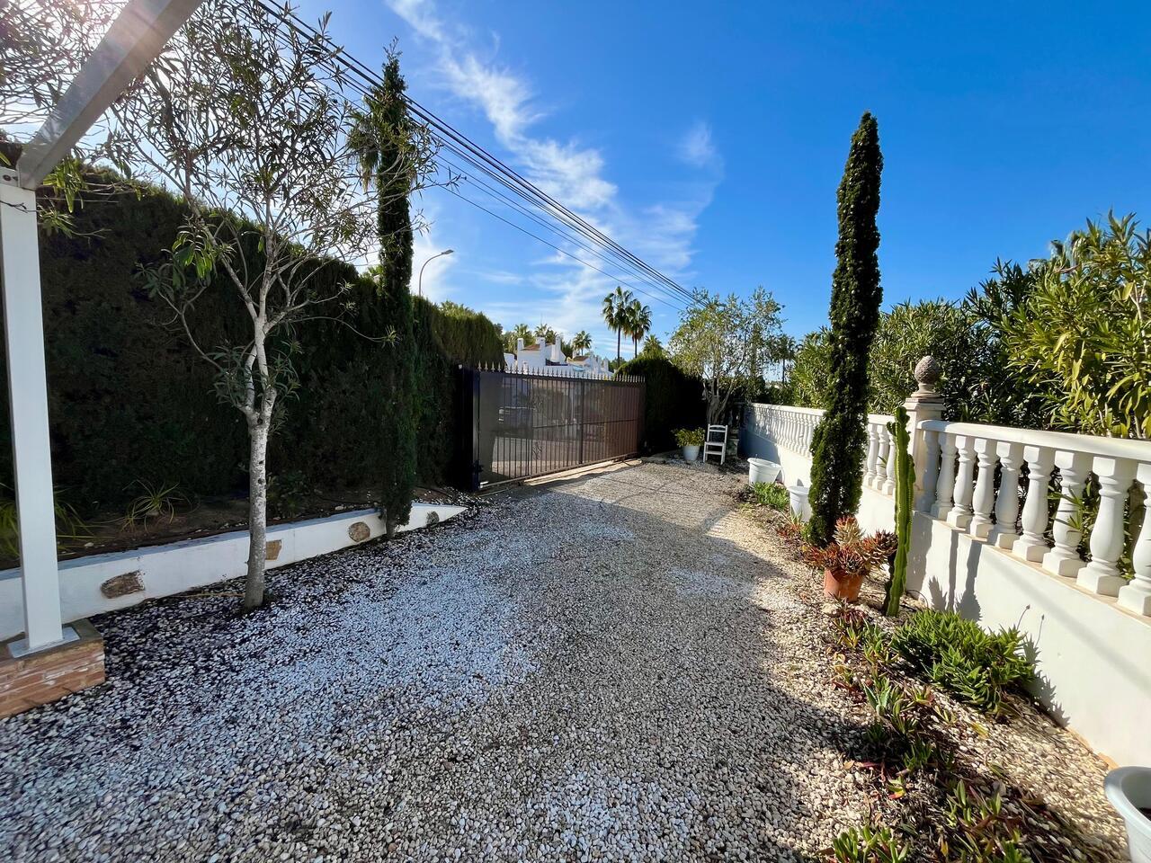 4 Bed, 2 Bath, HouseFor Sale, Villamartin, Alicante