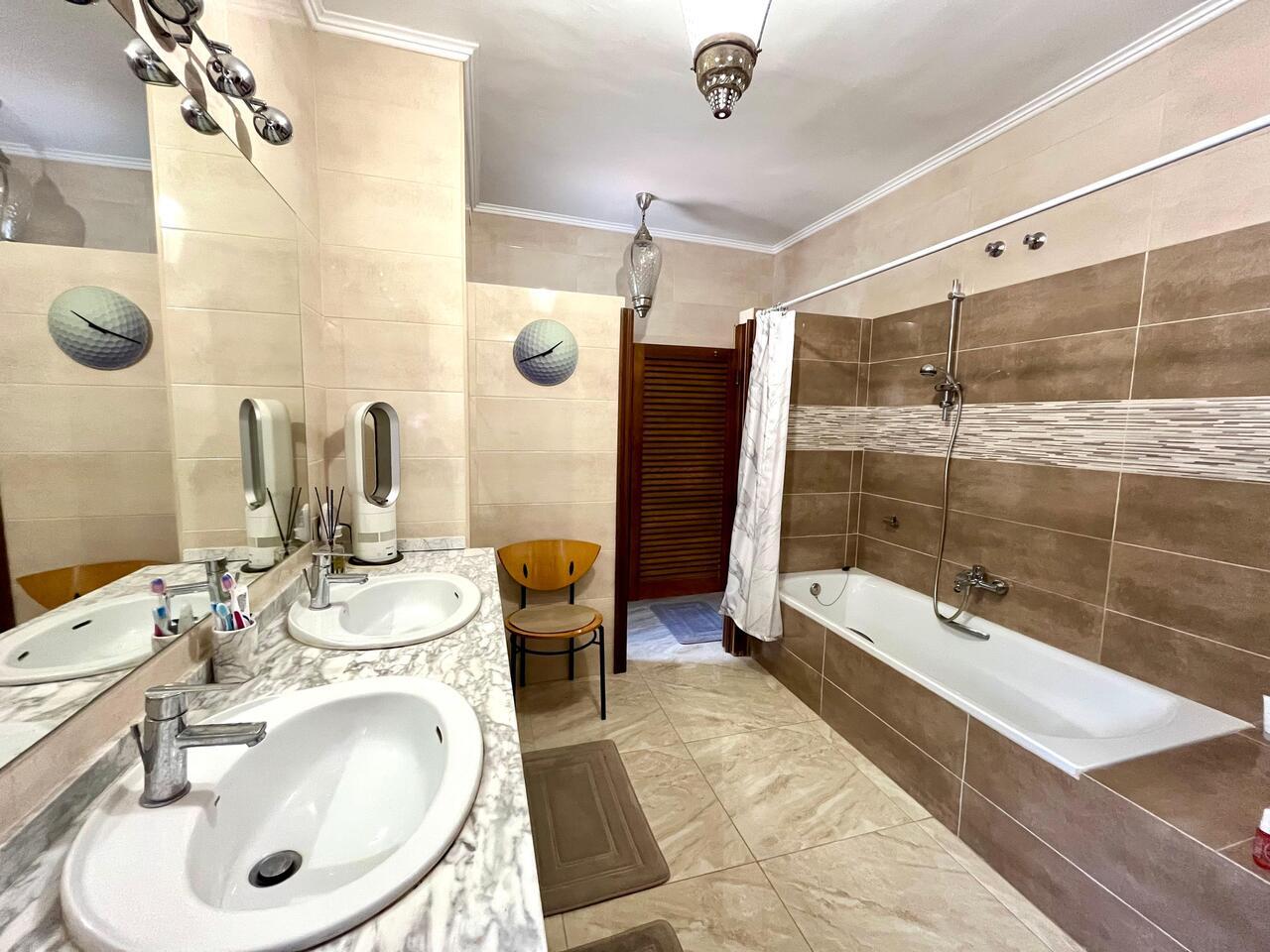 4 Bed, 2 Bath, HouseFor Sale, Villamartin, Alicante