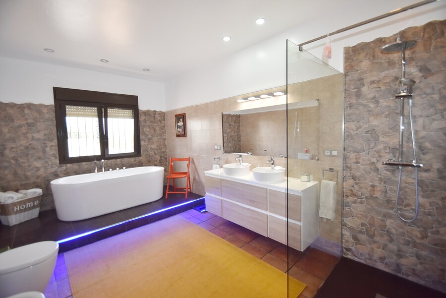 4 Bed, 3 Bath, HouseFor Sale, Bigastro, Alicante