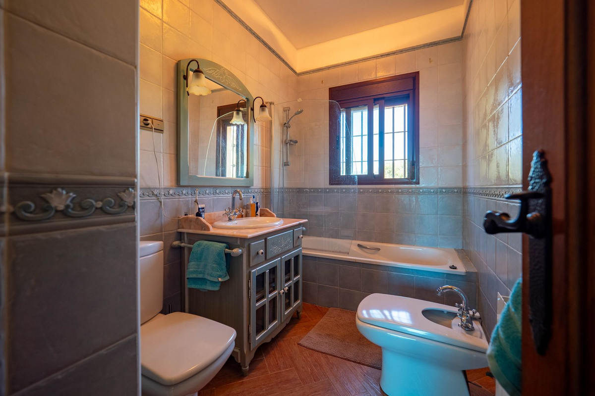 Alhaurin el Grande, Malaga, 4 Bedrooms Bedrooms, ,2 BathroomsBathrooms,For Sale,R5021104