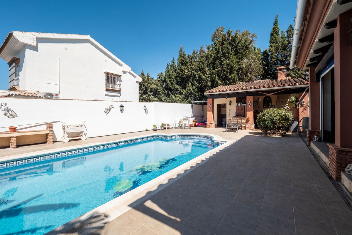 Alhaurin el Grande, Malaga, 4 Bedrooms Bedrooms, ,2 BathroomsBathrooms,For Sale,R5021104