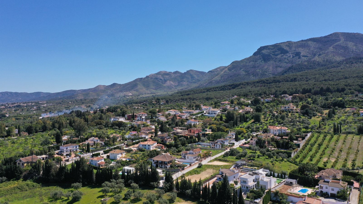 Alhaurin el Grande, Malaga, 4 Bedrooms Bedrooms, ,2 BathroomsBathrooms,For Sale,R5021104