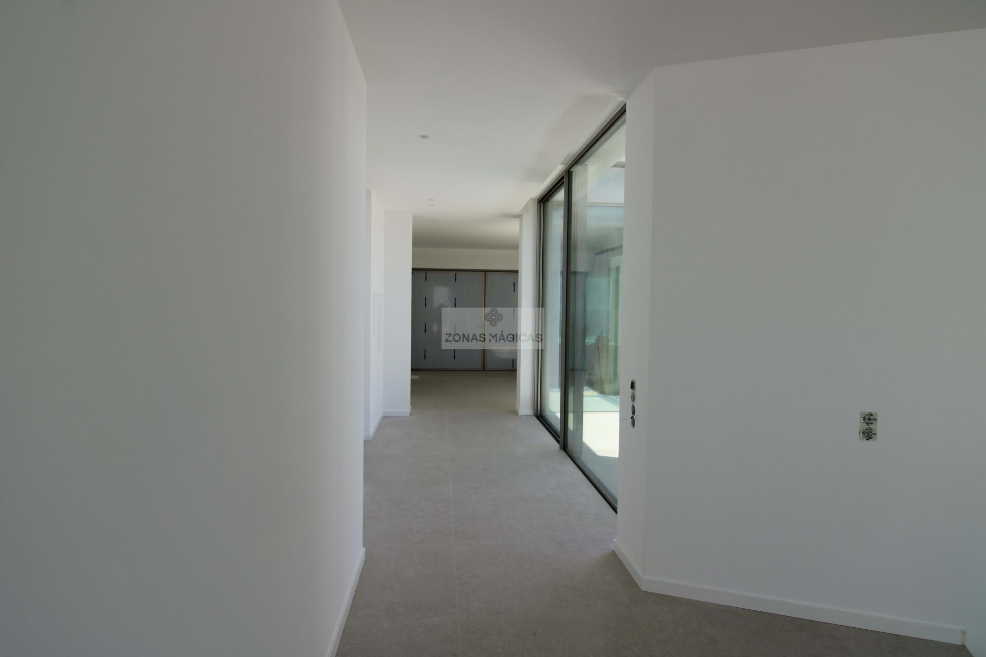 4 Bed, 6 Bath, HouseFor Sale, Lagos, Faro, 8600 4 Bed, 6 Bath, HouseFor Sale, Lagos, Faro, 8600