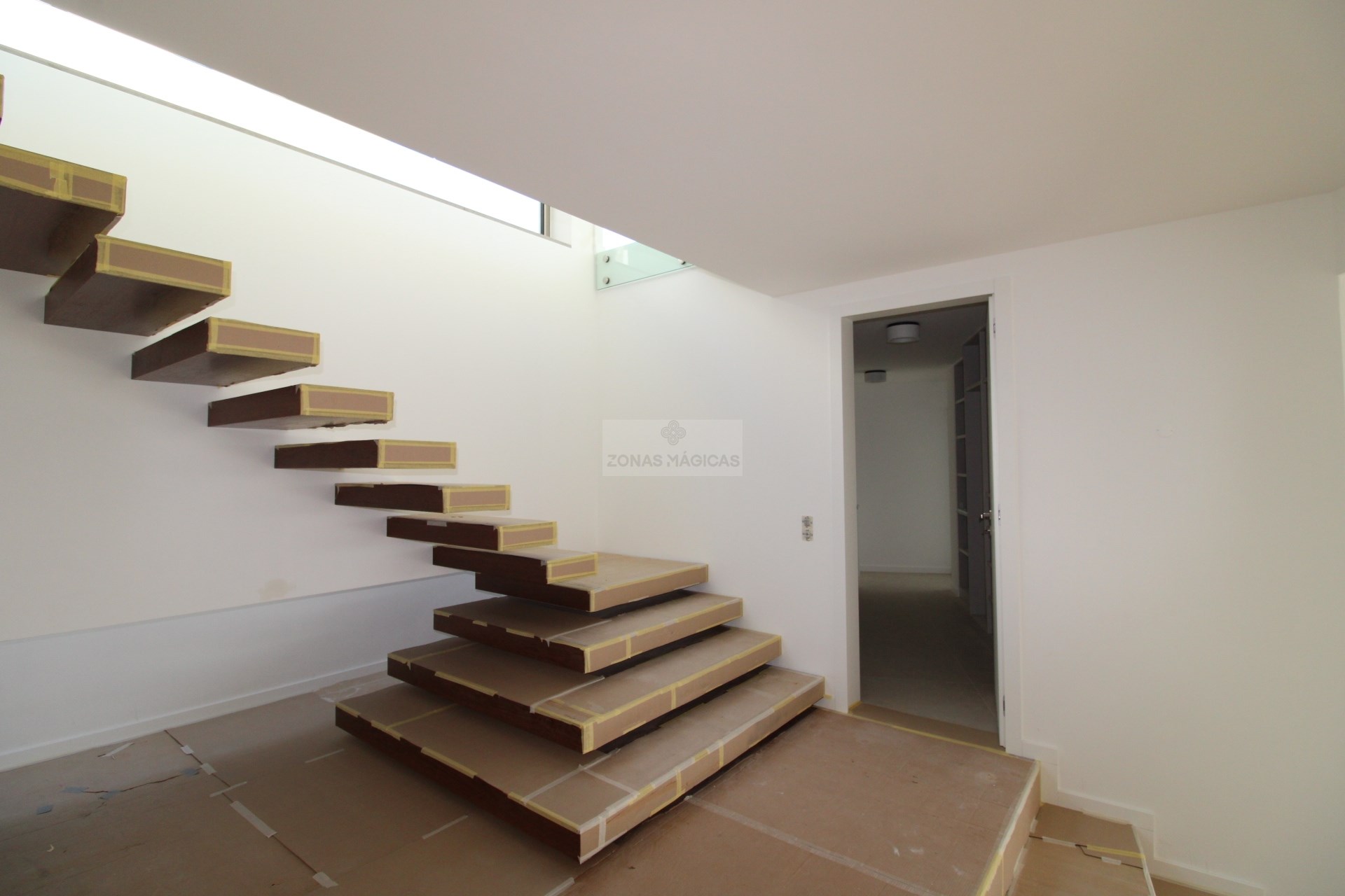 4 Bed, 6 Bath, HouseFor Sale, Lagos, Faro, 8600 4 Bed, 6 Bath, HouseFor Sale, Lagos, Faro, 8600