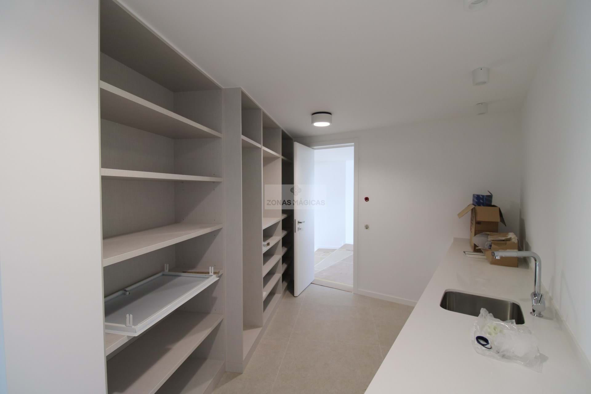 4 Bed, 6 Bath, HouseFor Sale, Lagos, Faro, 8600 4 Bed, 6 Bath, HouseFor Sale, Lagos, Faro, 8600