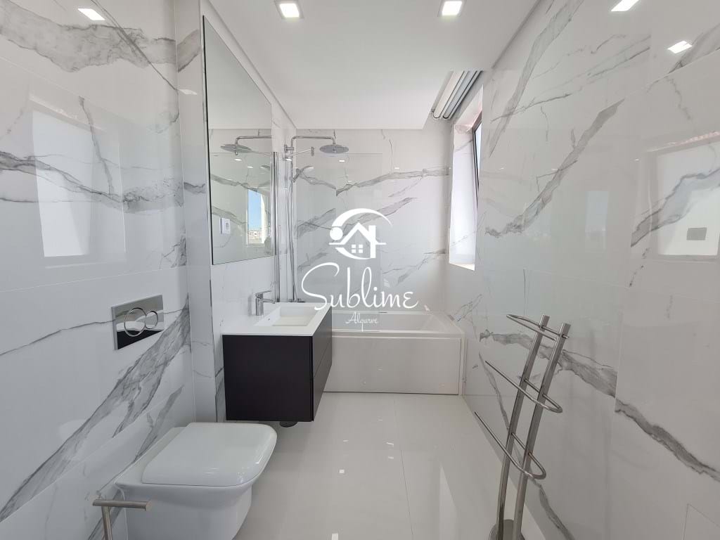 4 Bed, 4 Bath, ApartmentFor Sale, Lagos, Faro, 8600-545