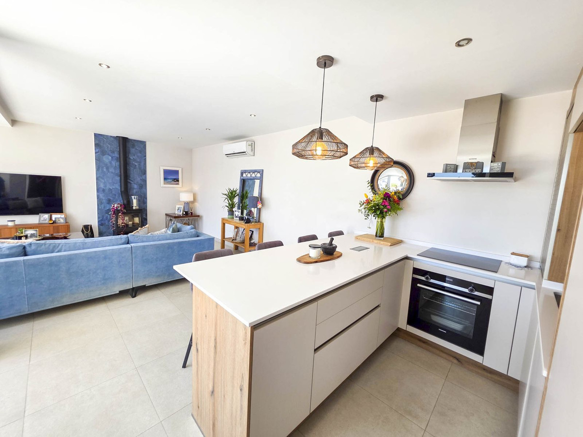 4 Bed, 3 Bath, HouseFor Sale, Estepona, Malaga 4 Bed, 3 Bath, HouseFor Sale, Estepona, Malaga