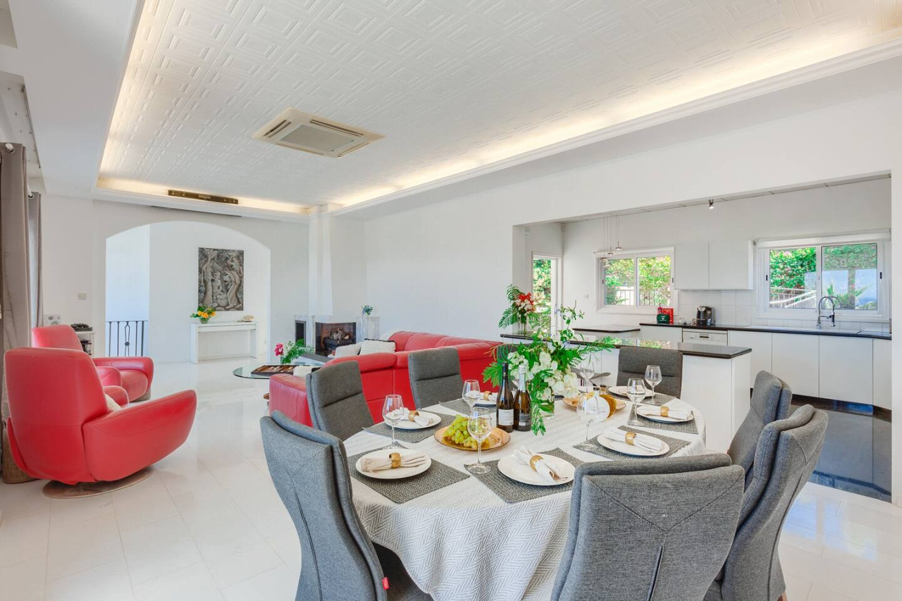 5 Bed, 4 Bath, HouseFor Sale, Coral Bay, Paphos