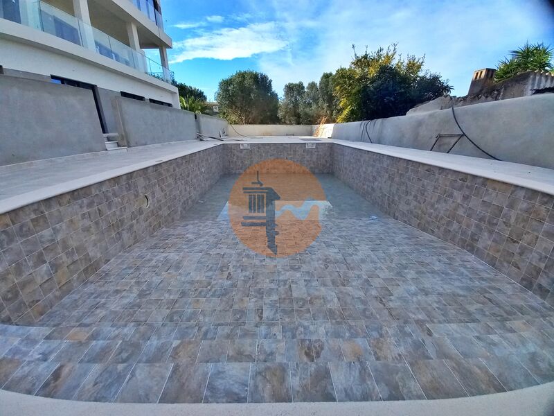 2 Bed, 1 Bath, ApartmentFor Sale, Loulé, Faro