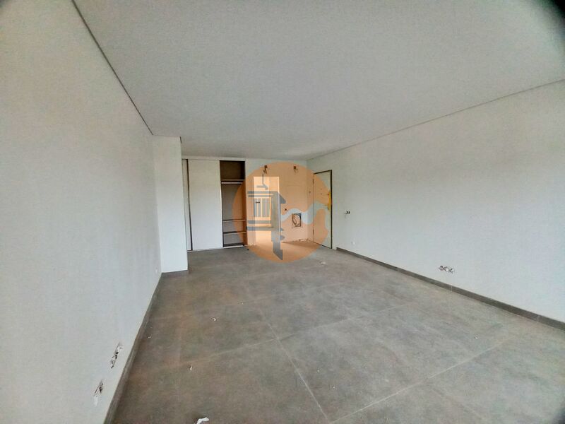 3 Bed, 2 Bath, ApartmentFor Sale, Loulé, Faro