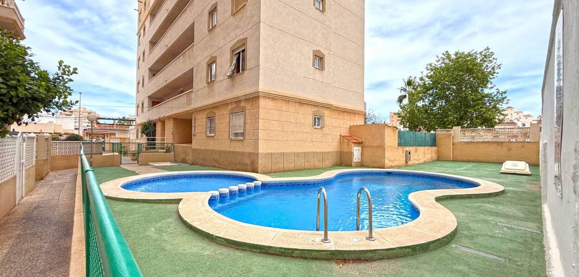 2 Bed, 1 Bath, ApartmentFor Sale, Torrevieja, Alicante