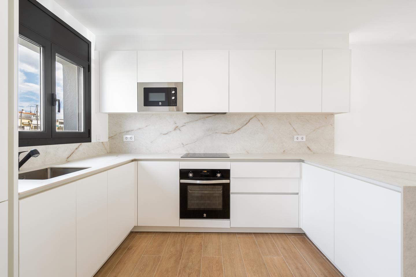 4 Bed, 3 Bath, HouseFor Sale, Empuriabrava, Girona, 17487 4 Bed, 3 Bath, HouseFor Sale, Empuriabrava, Girona, 17487