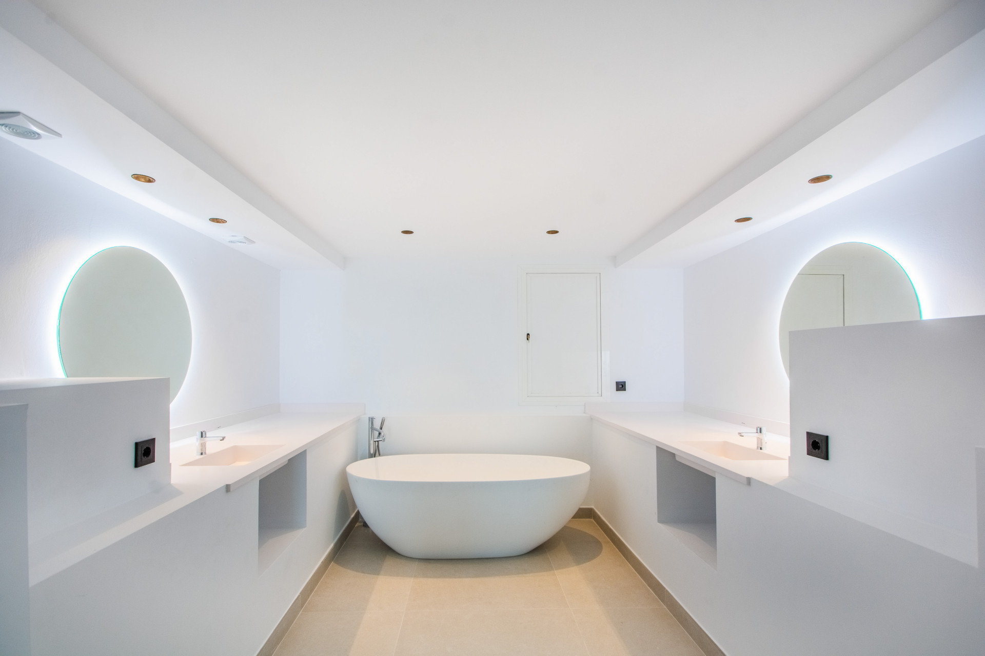 3 Bed, 3 Bath, ApartmentFor Sale, Marbella, Malaga